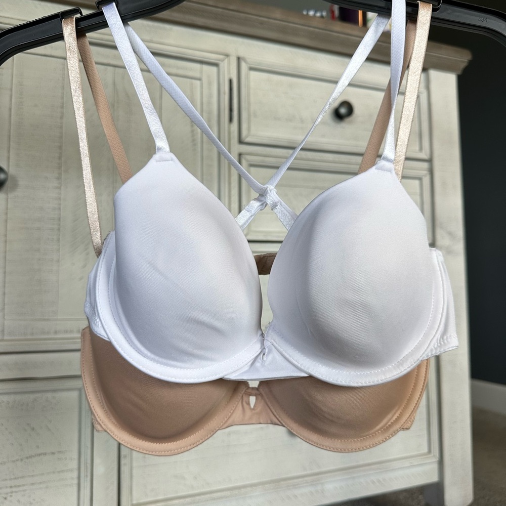 2 Maidenform White and Tan T-Shirt Bras with Molded Cups never worn